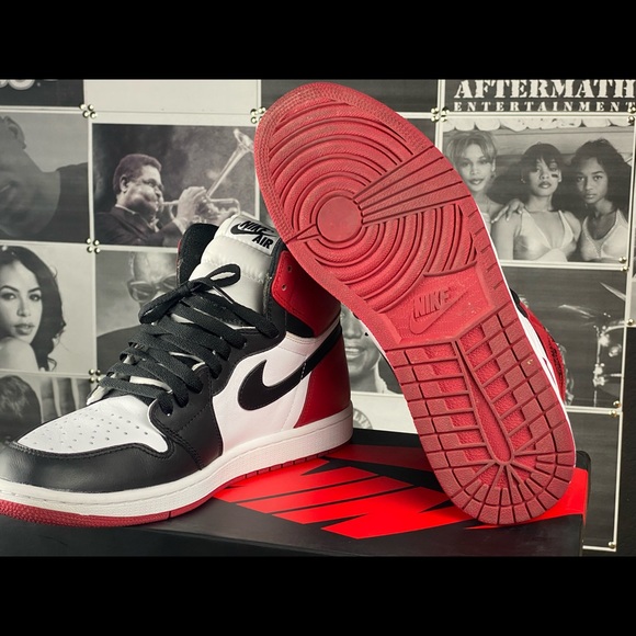 Air Jordan 1 Black Toe